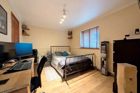 2 bedroom maisonette for sale, Hatton Road, Feltham, TW14