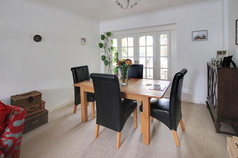 3 bedroom semi-detached house for sale, Greenway Gardens, Shirley