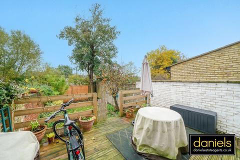 2 bedroom ground floor flat to rent, Bathurst Gardens, Kensal Rise, London, NW10