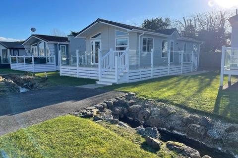 2 bedroom lodge for sale, Par Sands Coastal Holiday Park