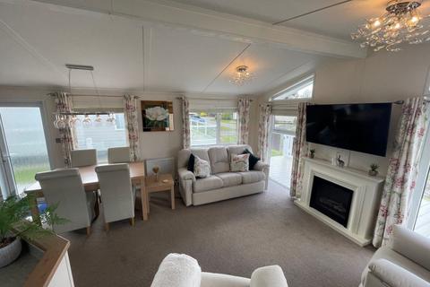 2 bedroom lodge for sale, Par Sands Coastal Holiday Park