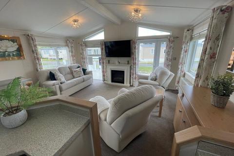 2 bedroom lodge for sale, Par Sands Coastal Holiday Park