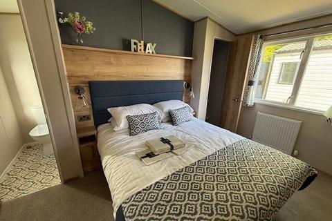 2 bedroom lodge for sale, Par Sands Coastal Holiday Park