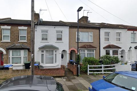 3 bedroom house to rent, Sutherland Road, London