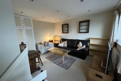 1 bedroom house to rent, Cherry Tree Close, Wilmslow