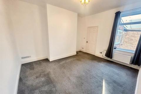 3 bedroom apartment to rent, Trevor Terrace, North Shields