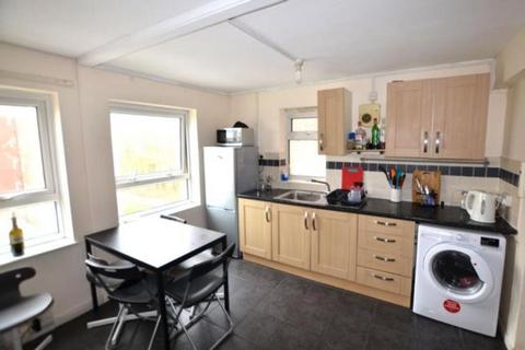 3 bedroom flat to rent, Winnall Manor Road, Earle House Winnall Manor Road, SO23