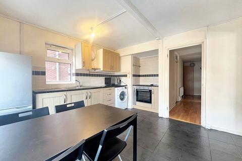 3 bedroom flat to rent, Winnall Manor Road, Earle House Winnall Manor Road, SO23