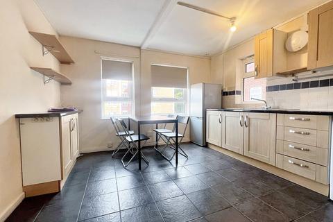 3 bedroom flat to rent, Winnall Manor Road, Earle House Winnall Manor Road, SO23