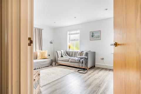 9 Barnhouse Close, Pulborough, RH20 2HT