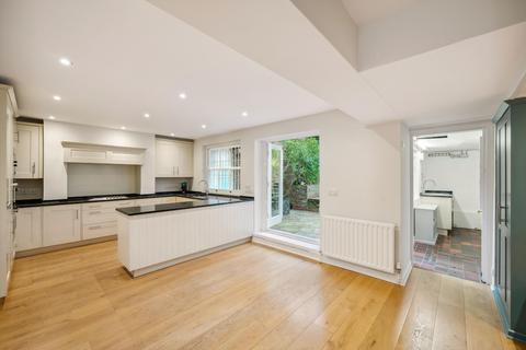 4 bedroom terraced house to rent, St. James's Gardens, London, W11