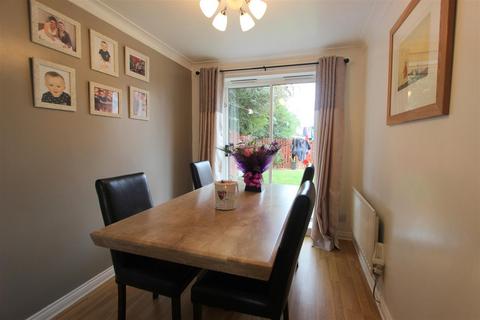 3 bedroom detached house to rent, Tayport Close, Darlington