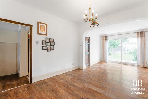 3 bedroom semi-detached house for sale, Beehive Lane, Redbridge