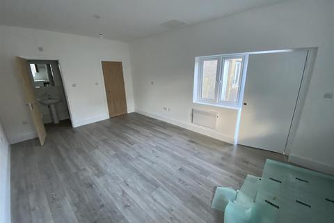 Studio to rent, Upper Wickham Lane, Welling