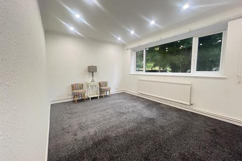 3 bedroom flat to rent, Langley Road, Watford