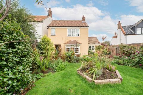 3 bedroom cottage for sale, King Street, Winterton-On-Sea