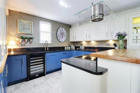 3 bedroom detached house for sale, The Green, Welton