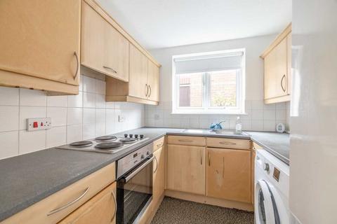 2 bedroom apartment for sale, Knowles Close, West Drayton UB7