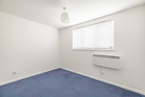 2 bedroom apartment for sale, Knowles Close, West Drayton UB7