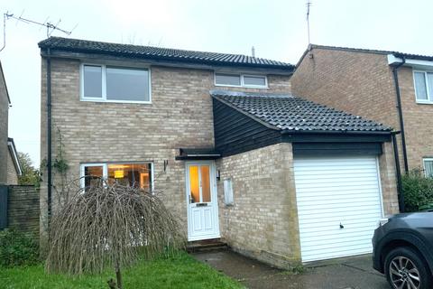 3 bedroom detached house to rent, Bronte Close, Aylesbury, HP19