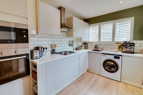 2 bedroom terraced house for sale, Back Lane, Horsforth, Leeds, West Yorkshire, LS18