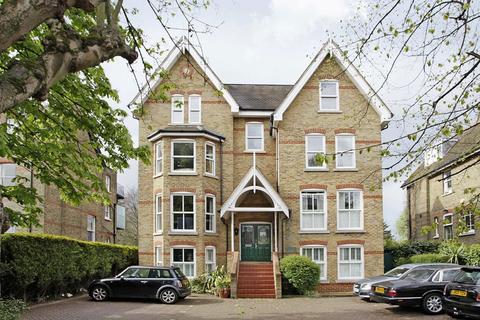 2 bedroom flat to rent, Lingfield Road, Wimbledon