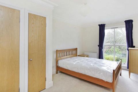 2 bedroom flat to rent, Lingfield Road, Wimbledon