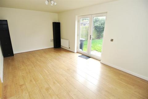 3 bedroom detached house to rent, Pinewood Drive, New Haw KT15