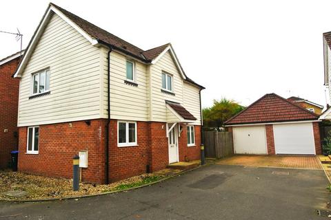 3 bedroom detached house to rent, Pinewood Drive, New Haw KT15