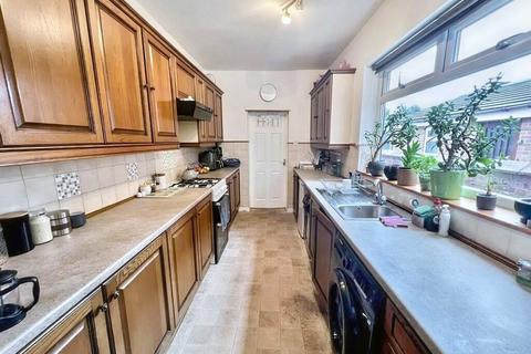 3 bedroom semi-detached house for sale, Kilton Road, Worksop, Nottinghamshire, S80 2EA