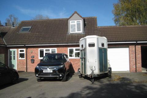 4 bedroom semi-detached house to rent, South Harp, Over Stratton TA13