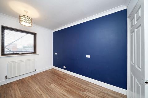 2 bedroom flat for sale, 16 Royal Court, Kings Road, Reading, Berkshire, RG1 4AE