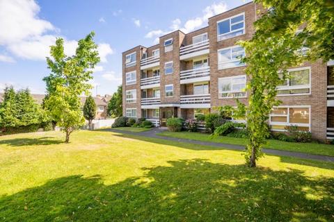 2 bedroom apartment to rent, Frinton Court, Hardwick Green, W13 8DW