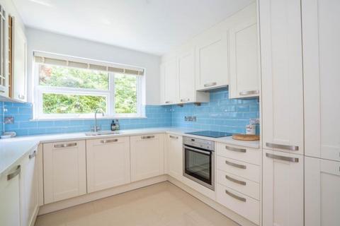 2 bedroom apartment to rent, Frinton Court, Hardwick Green, W13 8DW