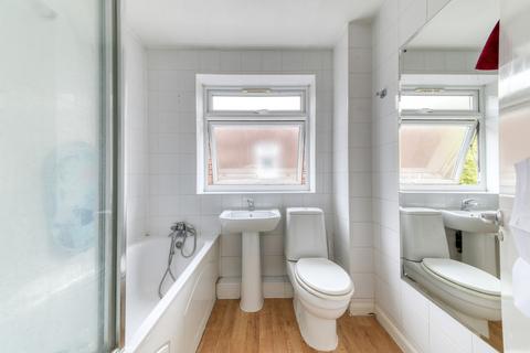 28 Azalea Close, London, W7 3QA