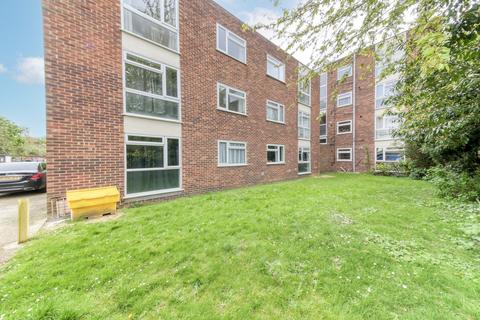 28 Azalea Close, London, W7 3QA