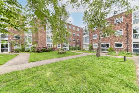 28 Azalea Close, London, W7 3QA