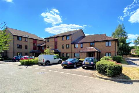 Studio to rent, Langshott, Horley RH6