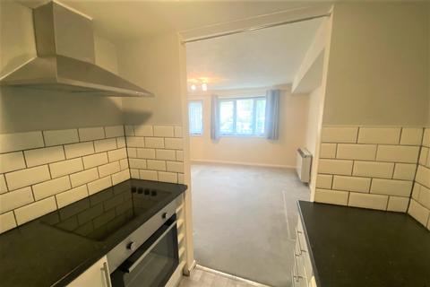 Studio to rent, Langshott, Horley RH6