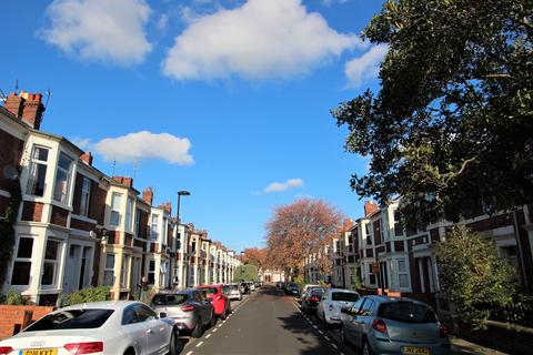 3 bedroom flat to rent, Doncaster Road, Newcastle upon Tyne NE2