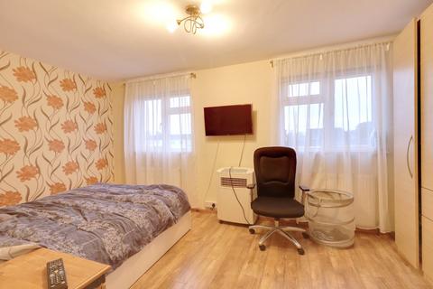 2 Lime Close, South Ockendon, RM15 6NW