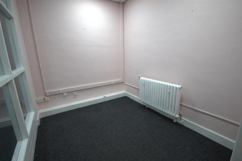 Property to rent, The Old Court House, Front Street, Pontefract