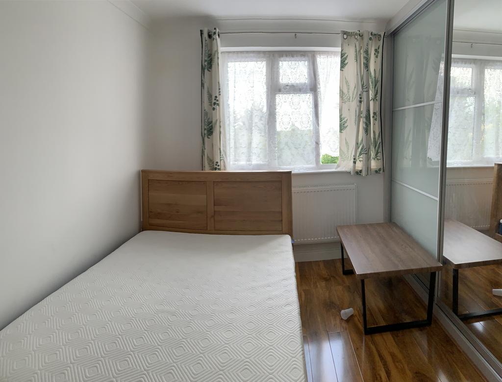 Large Double Room In Northolt.