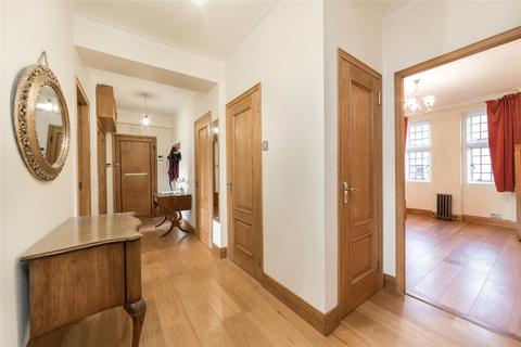 3 bedroom flat to rent, Downing Court, Grenville Street, London