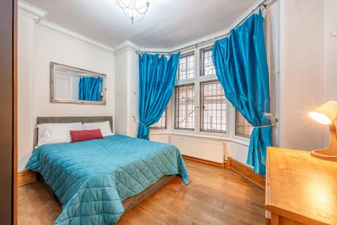 2 bedroom flat to rent, Cockspur Street, London