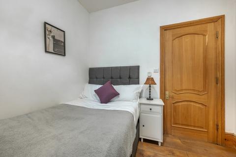 3 bedroom flat to rent, Cockspur Street, London