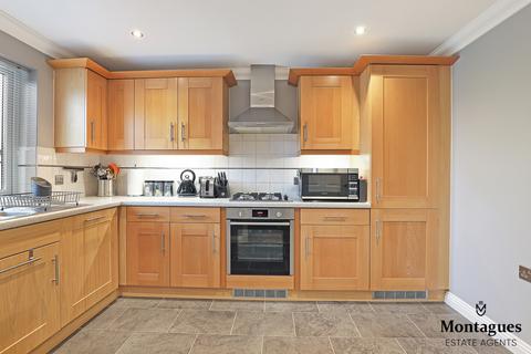 Flat 3, Alexander Court Crows Road, Epping, CM16 5DA