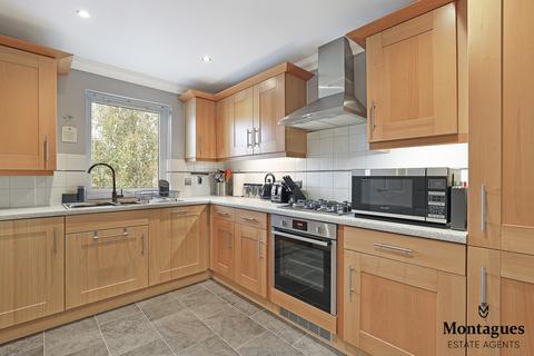 Flat 3, Alexander Court Crows Road, Epping, CM16 5DA