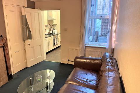 2 bedroom flat to rent, Hazelwood Avenue, Tyne and Wear NE2