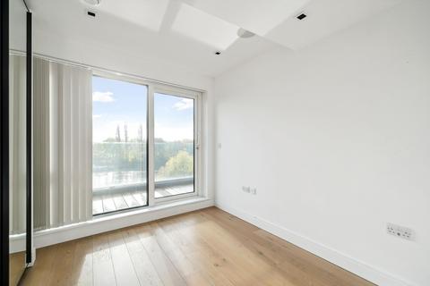 3 bedroom flat to rent, Kew Bridge Road, Brentford, TW8